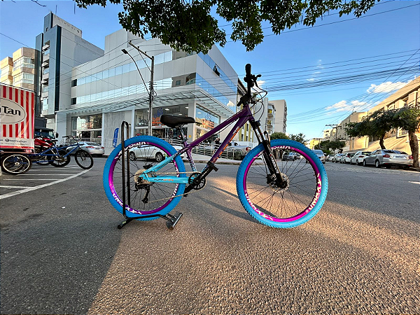 BICICLETA MTB ARO (26) VIKINGX FREERIDE TUFF 44 VELOFORCE 9V FREIO DISC HIDRÁULICO QUADRO 13 (PP) COR ROXO/AZUL