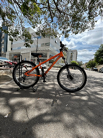 BICICLETA MTB FREERIDE ARO (26) VIKINGX TUFF 30 SHIMANO TOURNEY 7V FREIO DISC HIDRÁULICO QUADRO 13 (PP) COR AMA/PRE