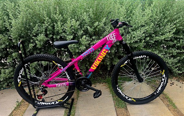 BICICLETA MTB FREERIDE ARO (26) VIKINGX TUFF 25 CAMBIO 21 VELOCIDADES FREIO DISC MECÂNICO COR ROXA/ROXO