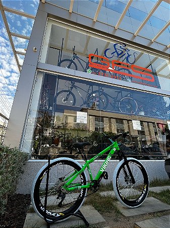 BICICLETA MTB FREERIDE ARO (26) VIKINGX TUFF X-30 CAMBIO 8 VELOCIDADES FREIO DISC HIDRÁULICO COR  VERDE/BRANCO