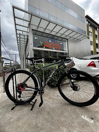 BICICLETA MTB ARO (29) OGGI BW 7.0 SHIMANO CUES 9 VELOCIDADES FREIO DISC HIDRÁULICO TAMANHO 19 (G) GRAFITE/VERMELHO
