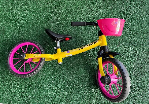 BICICLETA  ARO (12) FEMININA  BALANCE (EQUILIBRIO) BIKE NATHOR AMARELA/ROSA