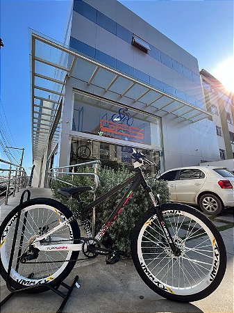 BICICLETA MTB FREERIDE ARO (26) VIKINGX TUFF 44 KIT 9 VELOCIDADES FREIO DISC HIDRÁULICO COR PRETO/BRANCO