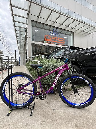 BICICLETA MTB FREERIDE ARO (26) HUPI NAJA KIT SINGLE S/ MARCHA FREIO DISC HIDRÁULICO TRASEIRO SHIMANO COR ROXO/BANCO