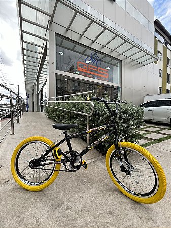 BICICLETA ARO (20) MASCULINA COR PRETO/AMARELO S/ MARCHA MARCA DNZ PERSONALIZADA BATMAN
