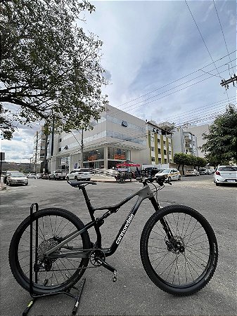 BICICLETA MTB FULL ARO (29) CANNONDALE SCALPEL CARBON DEORE XT 12V FREIO DISC HIDRÁULICO TAMANHO 19 (G) GRAF/PTO (USADA)