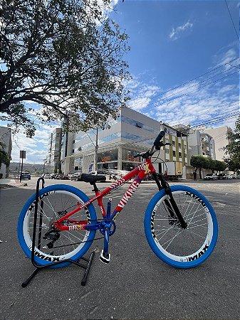 BICICLETA MTB FREERIDE ARO (26) VIKINGX TUFF-25 CAMBIO 8 VELOCIDADES FREIO DISC HIDRAULICO COR VERMELHO/AZUL/AMARELO
