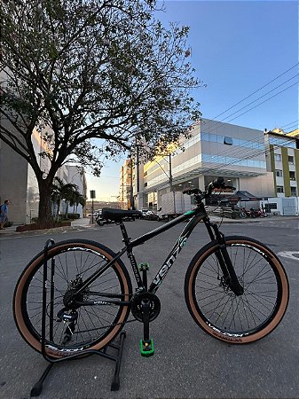 BICICLETA MTB ARO (29) VENZO 24VELOCIDADES (3X8) FREIO DISC MECÂNICO QUADRO 17 (M) COR PRETO/VERDE NEON
