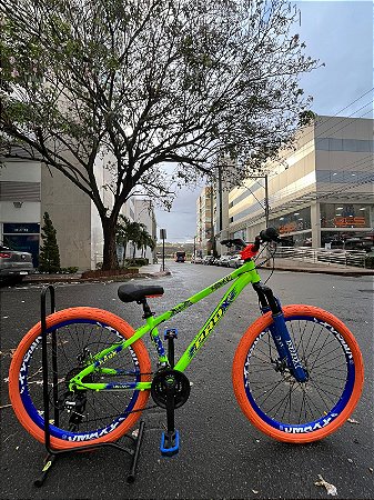 BICICLETA MTB FREERIDE ARO (26) PRO-X MANDRAKE KIT 24 VELOCIDADES (3X8) FREIO DISC MECÂNICO COR VERDE/AZUL/LARANJA