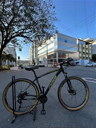 BICICLETA MTB ARO (29) OGGI HACKER SPORT 21VELOCIDADES (3X7) FREIO DISC MECÂNICO QUADRO 17 (M) COR PRETO/AMARELO (USADA)