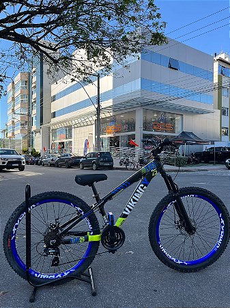 BICICLETA MTB FREERIDE ARO (26) VIKINGX TUFF-25 CAMBIO 24 VELOCIDADES (3X8) FREIO DISCO MECÂNICO COR PRETO/AZUL/NEON
