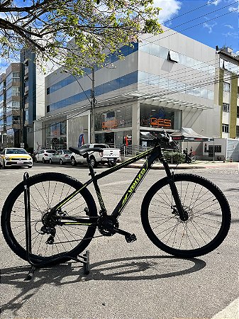 BICICLETA MTB ARO (29) VENZO 24VELOCIDADES (3X8) FREIO DISC MECÂNICO TAMANHO 17 (M) COR PRETO/AMARELO NEON