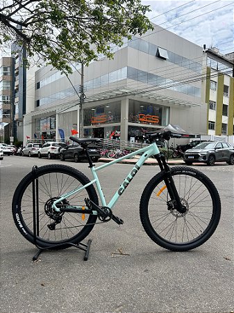 BICICLETA MTB ARO (29) CALOI EXPLORER SPORT SHIMANO CUES 9V FREIO DISC HIDRÁULICO QUADRO 19 (G) COR MENTA