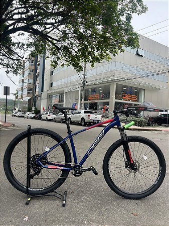 BICICLETA MTB ARO (29) OGGI BW 7.0 SHIMANO CUES 9 VELOCIDADES FREIO DISC HIDRÁULICO TAMANHO 17 (M) AZUL/VERMELHO