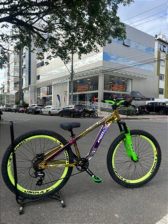 BICICLETA MTB FREERIDE ARO (26) RUSTIC PRO 8 VELOCIDADE (1X8) FREIO DISC HIDRÁULICO MT200 TRASEIRO COR CAMALEAO/VERDE
