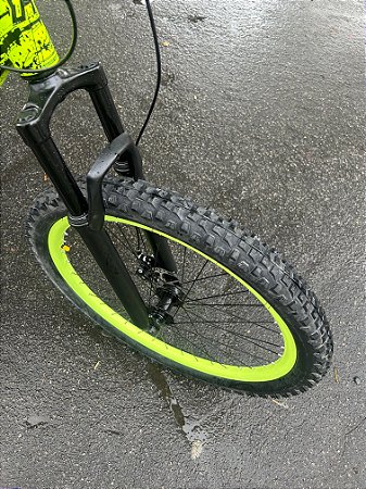 BICICLETA MTB FREERIDE ARO (26) HIGHONE JOKER CAMBIO 7 VELOCIDADES(1x7) FREIO DISCO MECÂNICO COR PRETO/VERDE