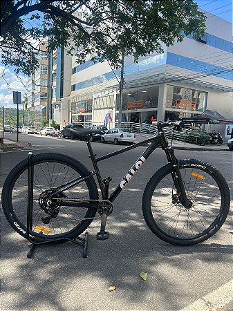 BICICLETA MTB ARO (29) CALOI EXPLORER SPORT SHIMANO CUES 9V FREIO DISC HIDRÁULICO QUADRO 17 (M) COR PRETO/GOLD ROSE