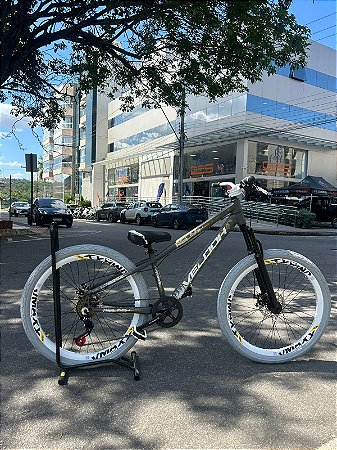 BICICLETA MTB FREERIDE ARO (26) VELOOH RIDE CAMBIO 7 VELOCIDADES (1X7) FREIO DISCO MECÂNICO COR GRAFITE/BRANCO/DOURADO