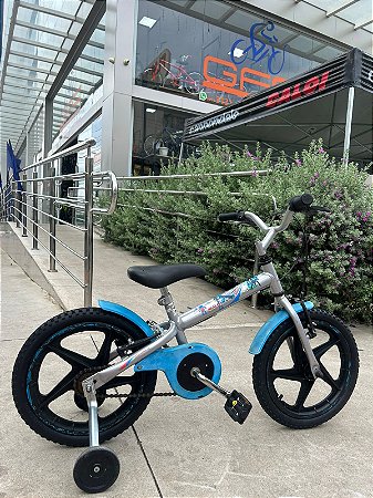 BICICLETA ARO (16) MASCULINA TRACK SEM MARCHA FREIOS V-BRAKE COR PRATA (USADA)