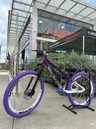 BICICLETA MTB FREERIDE ARO (26) VIKINGX TUFF-X44 CAMBIO 8 VELOCIDADES (1X8) FREIO DISC HIDRAULICO COR ROXO/BRANCO/VERDE