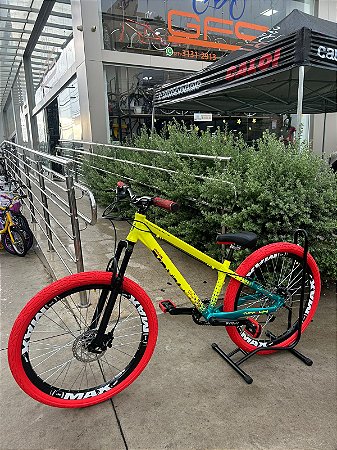 BICICLETA MTB FREERIDE ARO (26) VIKINGX TUFF-X44 CAMBIO 8 VELOCIDADES (1X8) FREIO DISC HIDRAULICO COR AMAR NEON/VERMELHO
