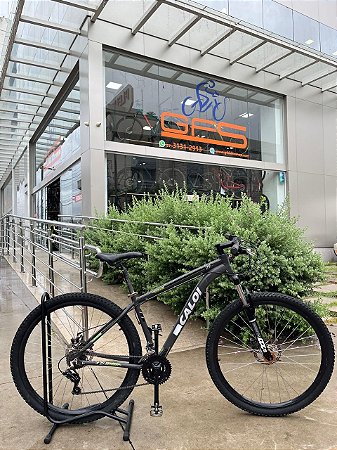 BICICLETA MTB ARO (29) CALOI 21 VELOCIDADES (3X7) FREIO DISC MECÂNICO TAMANHO 17 (M) COR GRAFITE/BRANCO/VERDE (USADA)