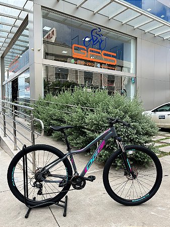 BICICLETA MTB ARO (29) OGGI FLOAT 5.0 SHIMANO TOURNEY 24V FREIO DISC HIDRÁULICO TAMANHO15 (P) COR GFT/ROSA/AZUL (USADA)