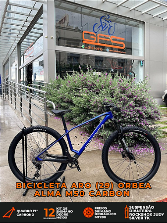 BICICLETA MTB ARO (29) ORBEA ALMA M50 CARBON SHIMANO DEORE 12 VELOCIDADES FREIO DISC HIDRAULICO TAMANHO 17(M) COR AZUL