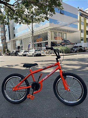 BICICLETA ARO (20) MASCULINA COR CROMOCOLOR LARANJA S/MARCHA FREIO V-BRAKE MARCA MILANO FREESTYLE