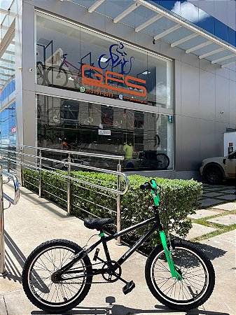 BICICLETA ARO (20) MASCULINA COR PRETO/VERDE S/MARCHA FREIO V-BRAKE MARCA VELOOH CROSS