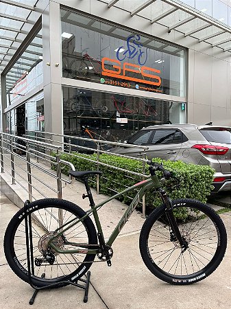 BICICLETA ARO (29) OGGI BW 7.2 DEORE 12 VELOCIDADES (1X12) FREIO DISC HIDRAULICO TAMANHO 15 (P) VERDE/VERMELHO/CINZA