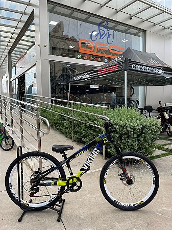 BICICLETA MTB FREERIDE ARO (26) VIKINGX TUFF X-25 CAMBIO 7VELOCIDADES (1X7) FREIO DISCO MECÂNICO COR PRETO/AZUL/NEON