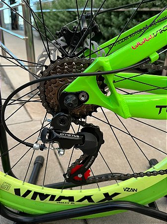 BICICLETA MTB FREERIDE ARO (26) VIKINGX TUFF X-44 CAMBIO 7 VELOCIDADES (1x7) FREIO DISC MECÊNICO COR PRETO/VERDE