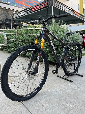 BICICLETA MTB ARO (29) RAVA KIT SHIMANO CUES 9 VELOCIDADES FREIO DISC HIDRÁULICO TAMANHO 17 (M) COR CAMALEÃO