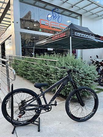 BICICLETA MTB FREERIDE ARO (26) VIKINGX TUFF-25 KIT 7 VELOCIDADES FREIO DISC HIDRÁULICO TRASEIRO COR GRAFITE