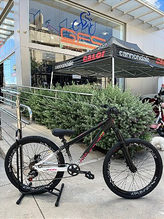 BICICLETA MTB FREERIDE ARO (26) VIKINGX TUFF-44 KIT 7 VELOCIDADES FREIO DISC HIDRÁULICO TRASEIRO COR PRETO/BRANCO/ROSA