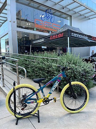 BICICLETA MTB FREERIDE ARO (26) VIKINGX TUFF-25 KIT 7 VELOCIDADES FREIO DISC MECÂNICO COR VERDE/AMARELO