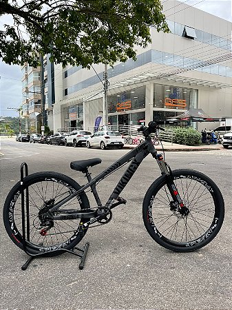 BICICLETA MTB FREERIDE ARO (26) VIKINGX TUFF-X25 CAMBIO 8 VELOCIDADES (1X8) FREIO DISC HIDRAULICO COR GRAFITE
