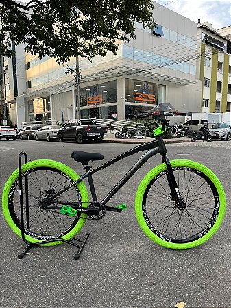 BICICLETA MTB FREERIDE ARO (26) ABSOLUTE BRUTUS KIT SINGLE (S/MARCHA) FREIO DISC HIDRÁULICO MT200 COR GRAFITE/VERDE