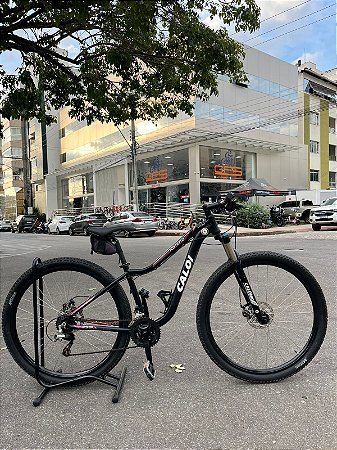 BICICLETA MTB ARO (29) CALOI KAIENA SHIMANO 21 VELOCIDADES FREIO DISC MECANICO TAMANHO 15 (P) COR PRETA/ROSA (USADA)