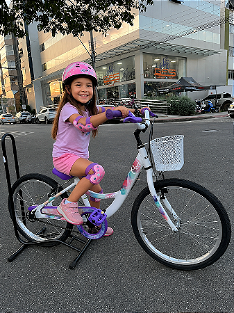 BICICLETA ARO (20) FEMININA CALOI CECI S/ MARCHA FREIO V-BRAKE COM CESTA COR BRANCO/ROXO