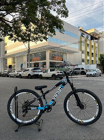BICICLETA MTB FREERIDE ARO (26) VIKINGX TUFF-25 KIT 7 VELOCIDADES (1X7) FREIO A DISCO MECÂNICO COR PRETO/AZUL/BRANCO