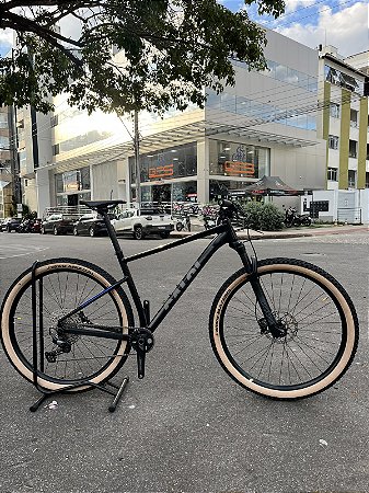 BICICLETA MTB ARO (29) CALOI EXPLORER EVO SHIMANO DEORE 12VELOCIDADES FREIO DISC HIDRÁULICO TAMANHO 19 (G) COR PRETO