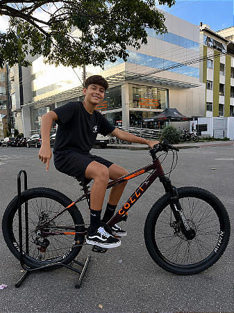 BICICLETA ARO (24) MTB COLLI NAPOLI ALUMINIO 7 VELOCIDADES (1X7) FREIO A DISCO MECÂNICO COR VINHO/LARANJA