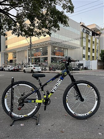 BICICLETA MTB FREERIDE ARO (26) VIKINGX TUFF-25 KIT 7 VELOCIDADES FREIO A DISCO MECÂNICO COR PRETO/NEON/AZUL