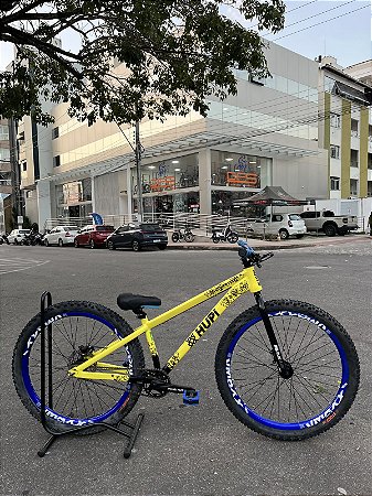 BICICLETA MTB FREERIDE ARO (26) HUPI STRIP KIT SINGLE (SEM MARCHA) FREIO DISC TRASEIRO SHIMANO MT200 COR AMARELO/AZUL
