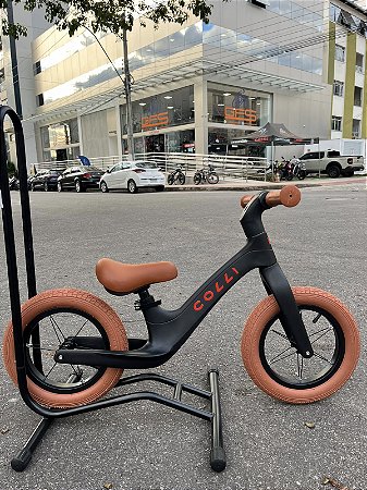 BICICLETA ARO (12) MASCULINA BALANCE (EQUILIBRIO) BIKE COLLI PITUKINHA PRETO FOSCO/VEMELHO/MARRON