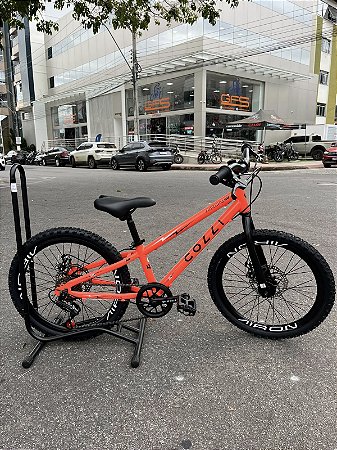 BICICLETA ARO (20) MTB COLLI AIRON 7 VELOCIDADES (1X7) FREIO A DISCO MECÂNICO COR LARANJA NEON