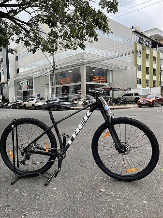 BICICLETA MTB ARO (29) TREK PROCALIBER 6 SHIMANO DEORE 12V FREIO DISC HIDRÁULICO TAMANHO 17/19 (M-G) COR PRETA