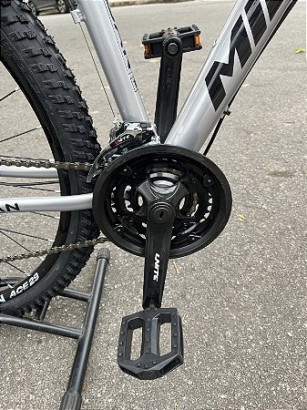 BICICLETA MTB ARO (29) MILANO URBAN 1.0 KIT 21 VELOCIDADES (3X7) FREIO A DISCO MECÂNICO TAMANHO 17 (M) COR PRATA